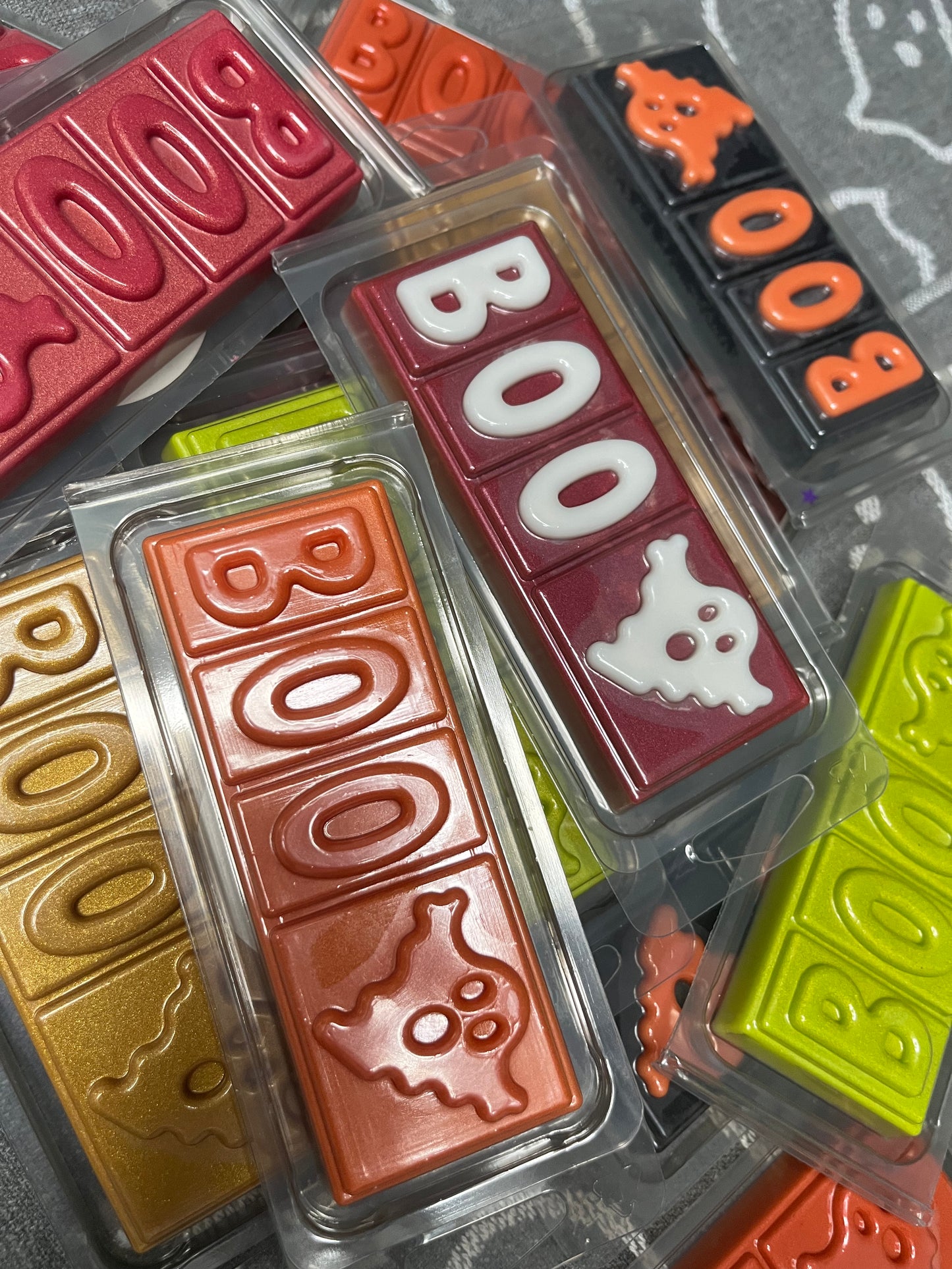 BOO ๐ป CLAMSHELL