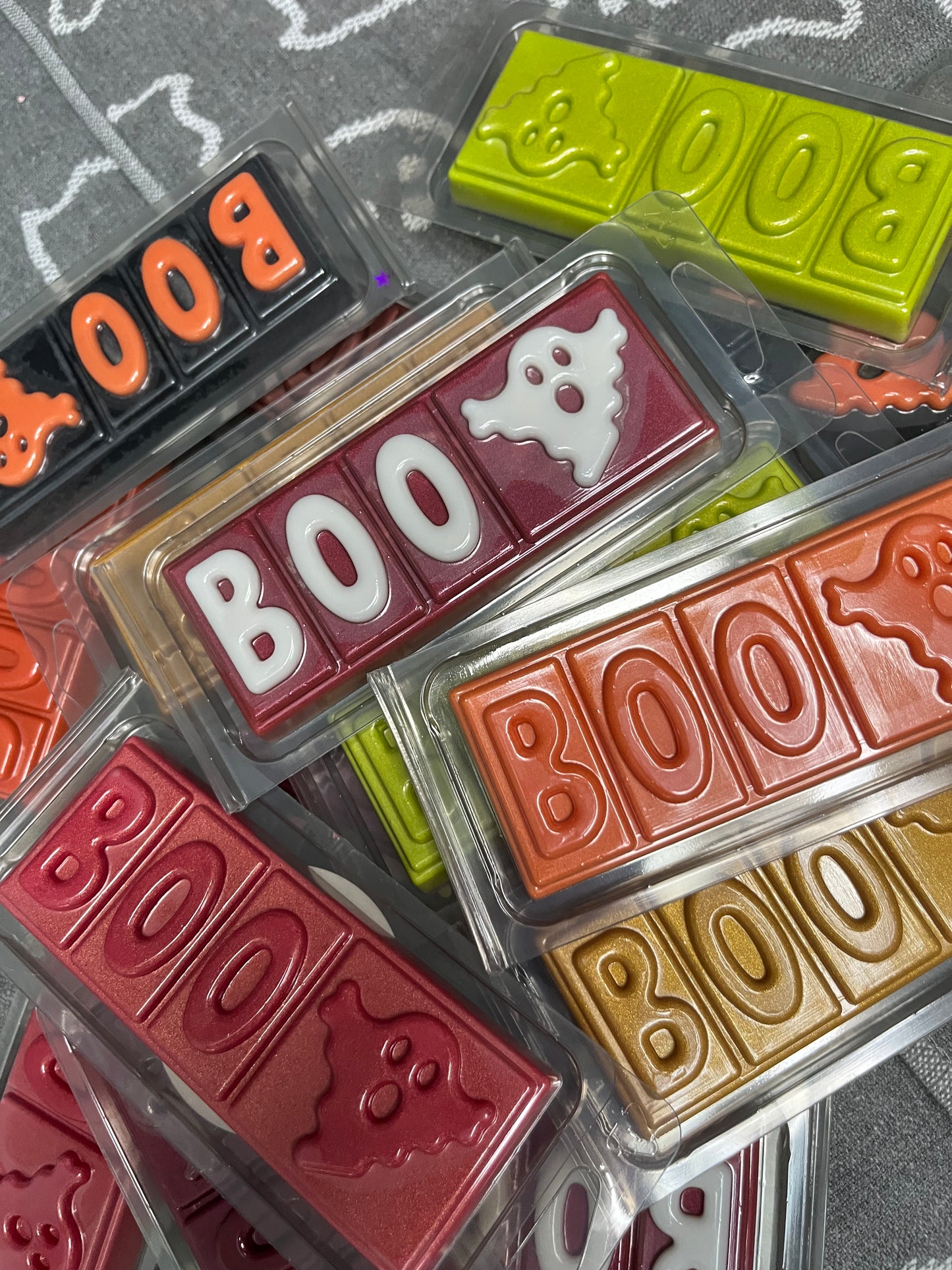 BOO ๐ป CLAMSHELL